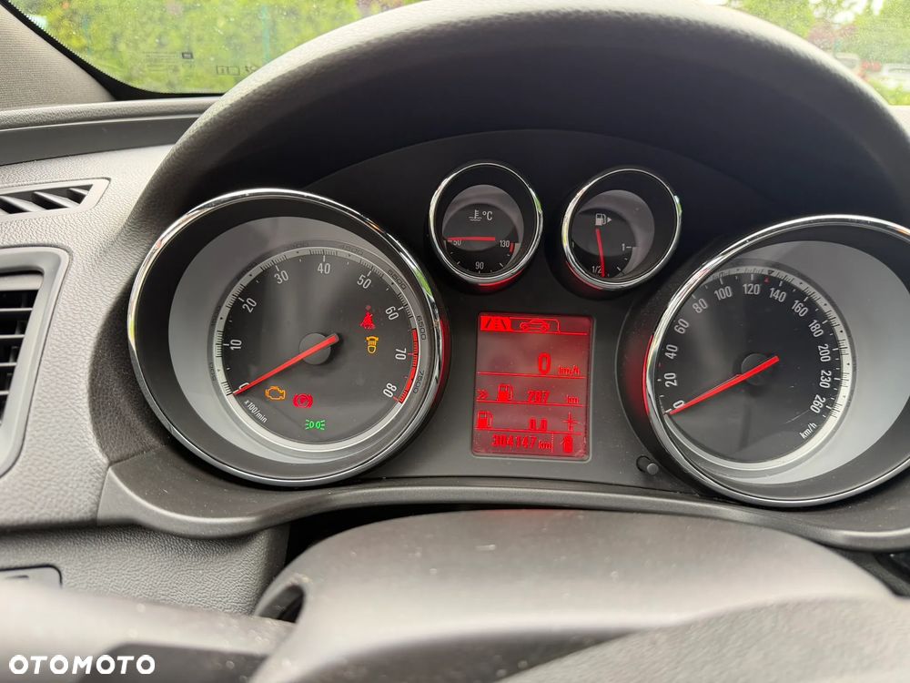Opel Insignia 2.0 T Sport 4x4 - 16