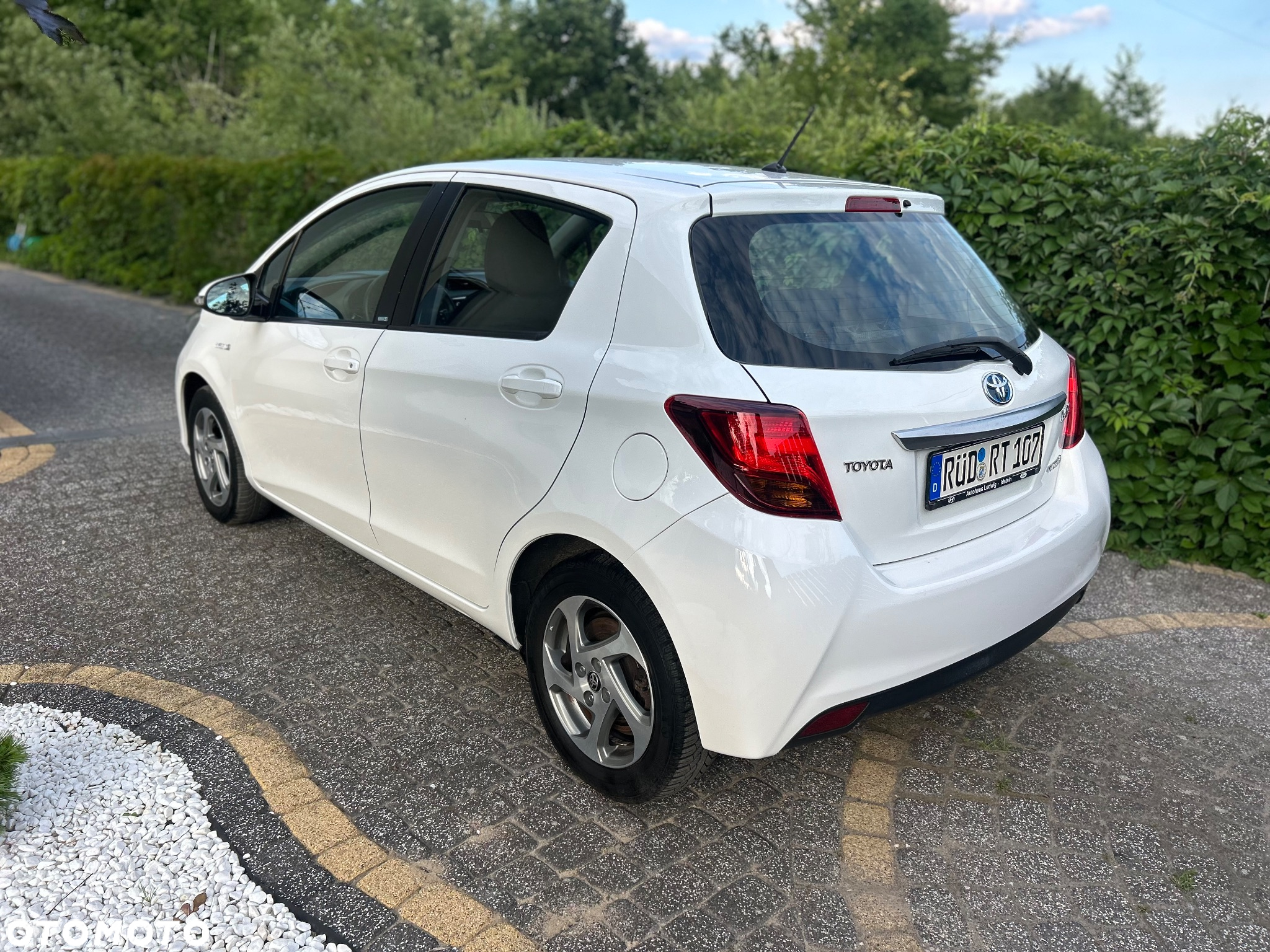 Toyota Yaris Hybrid 100 Premium - 3