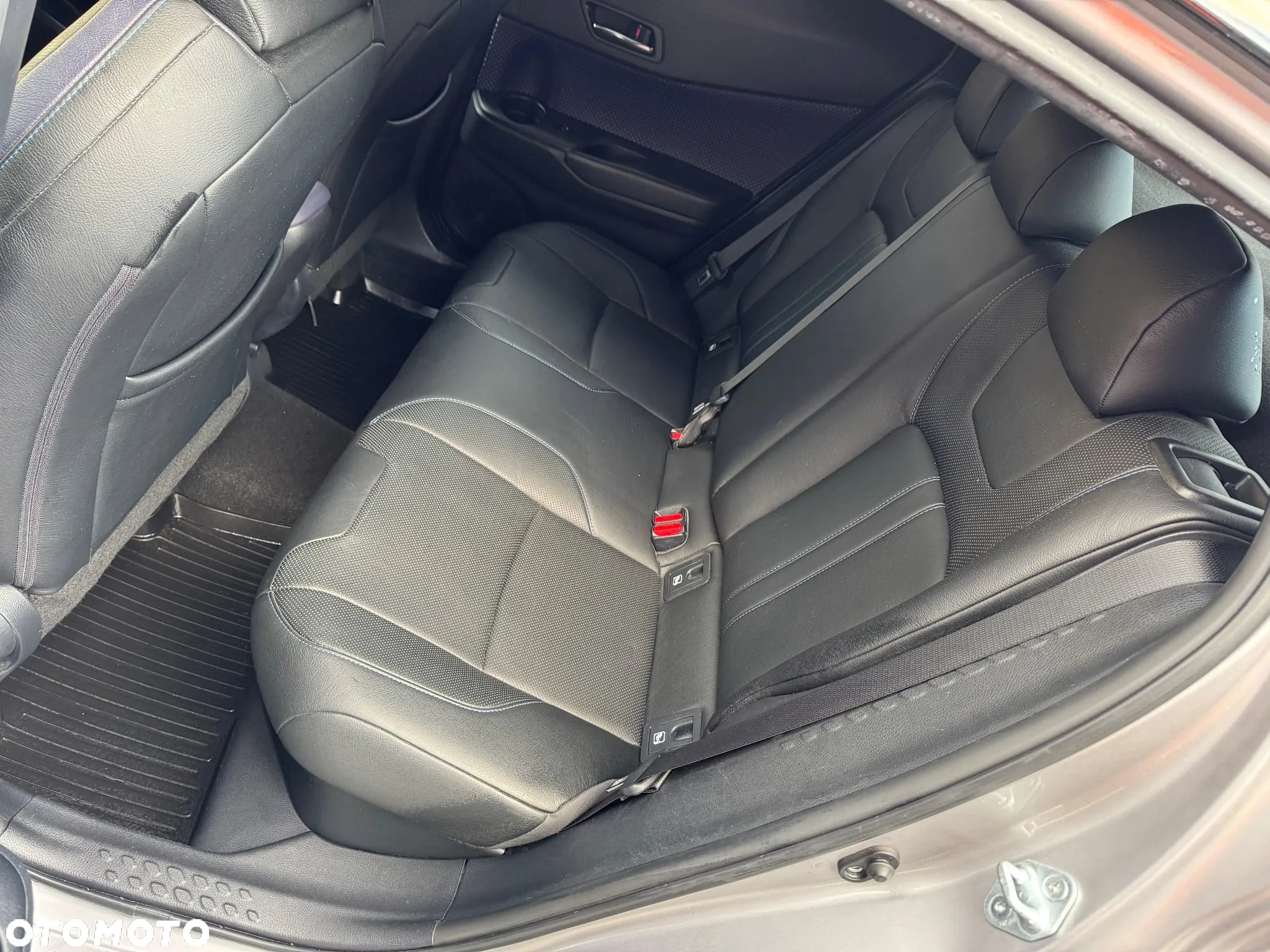 Toyota C-HR 1.8 Hybrid Neon Lime powered by JBL - 7