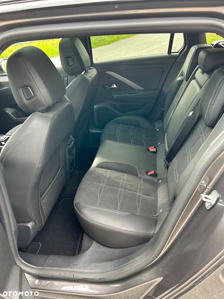Opel Astra 1.2 Turbo GS Line - 11