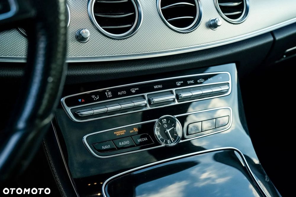 Mercedes-Benz Klasa E 220 d 9G-TRONIC - 21