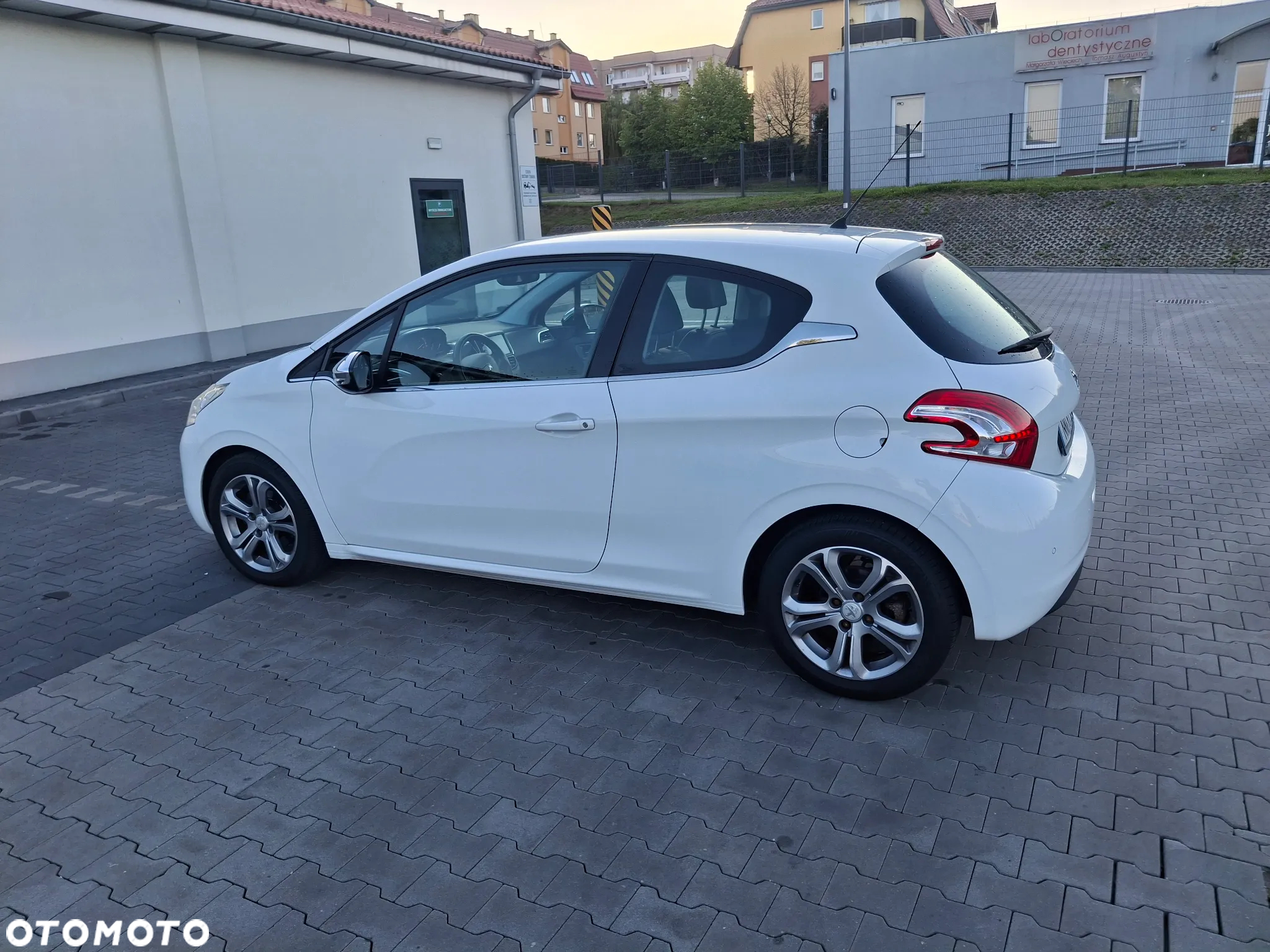 Peugeot 208 120 VTI Allure - 15