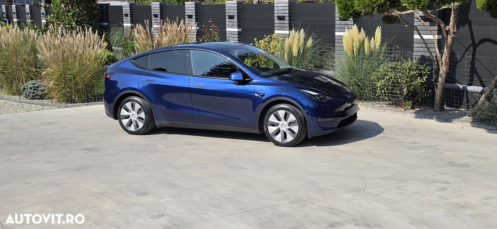 Tesla Model Y - 2
