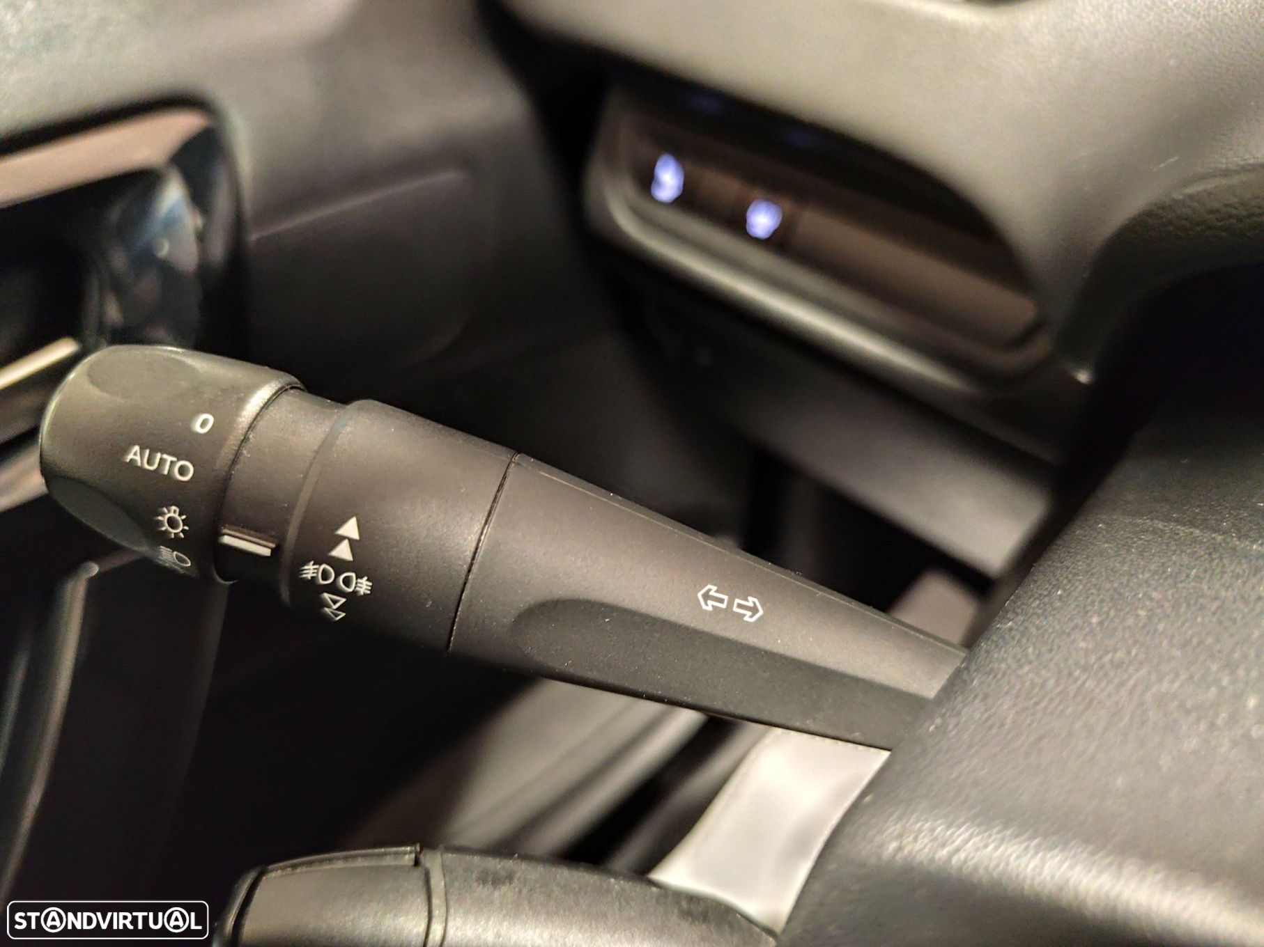 Peugeot 208 1.5 BlueHDi Signature - 11