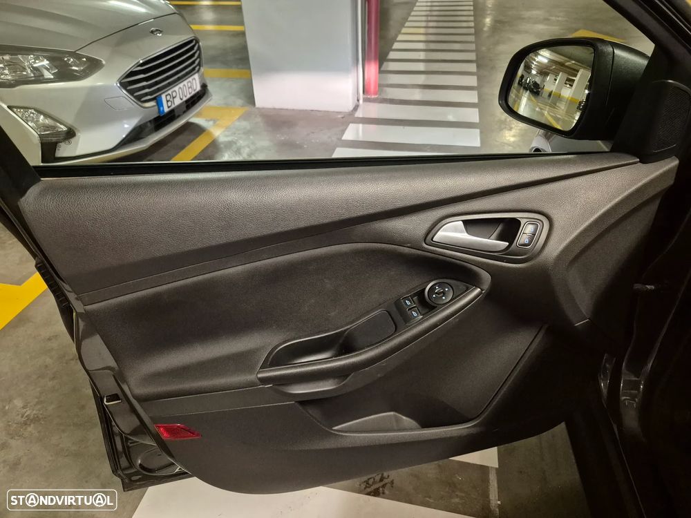 Ford Focus SW 1.5 TDCi EcoBlue Active - 20