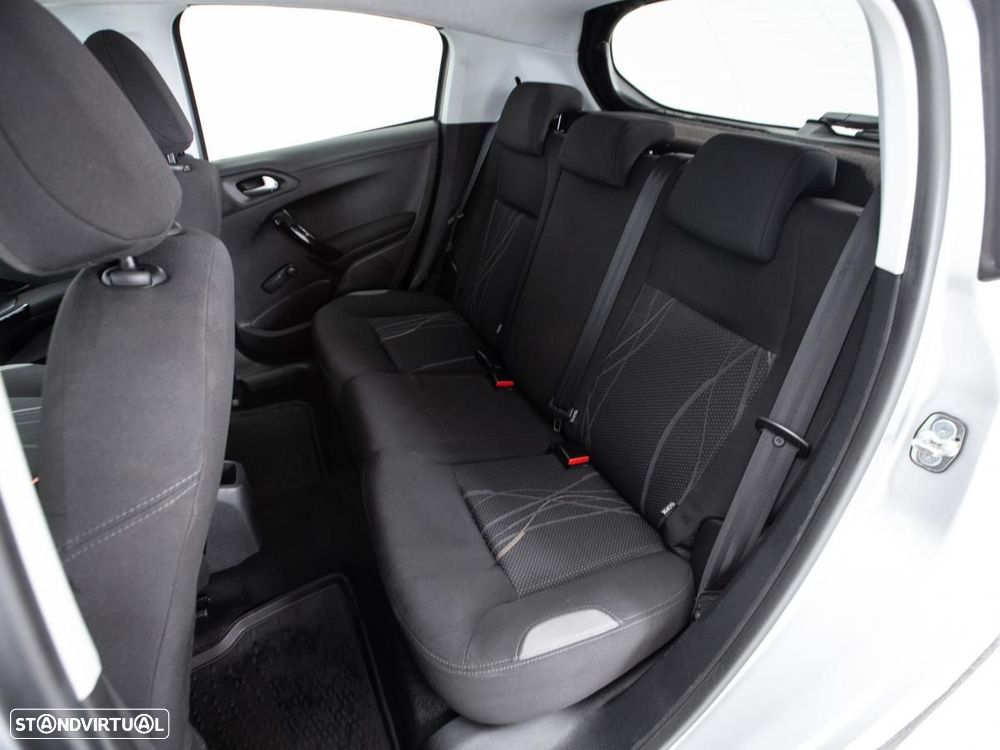 Peugeot 208 - 10