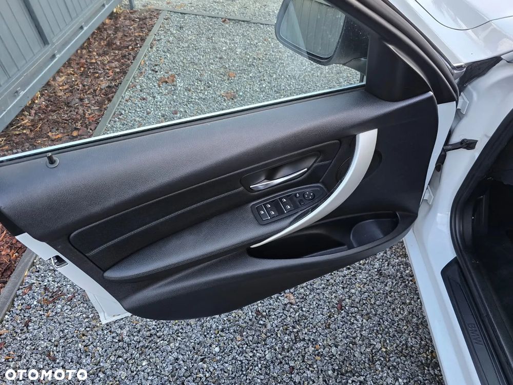 BMW Seria 3 320d xDrive Edition Luxury Line Purity - 20