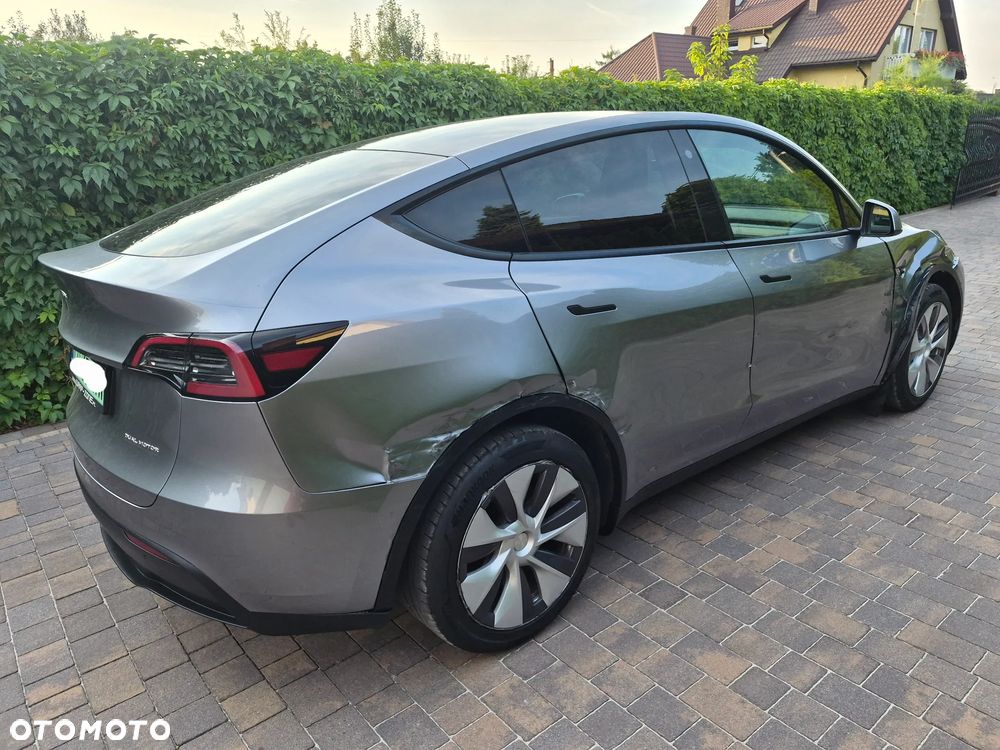 Tesla Model Y Long Range Dual Motor AWD - 4