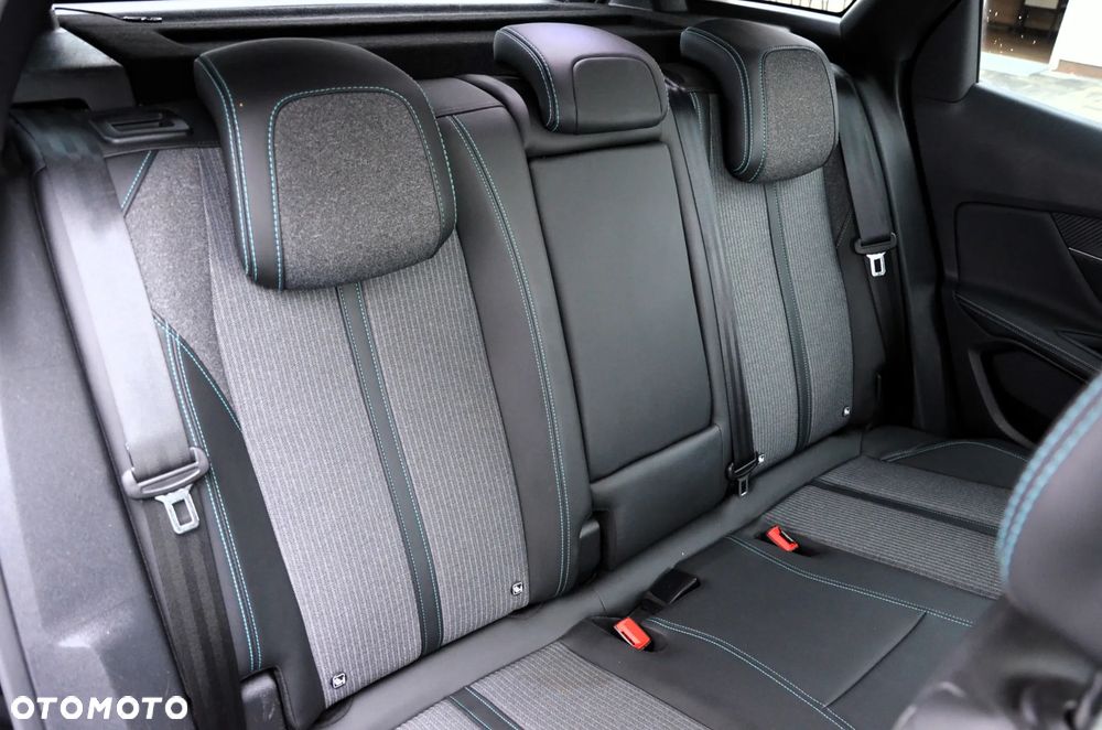Peugeot 3008 225 e-EAT8 Allure - 19