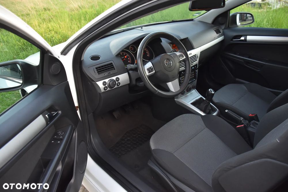 Opel Astra 1.8 Black&White - 15