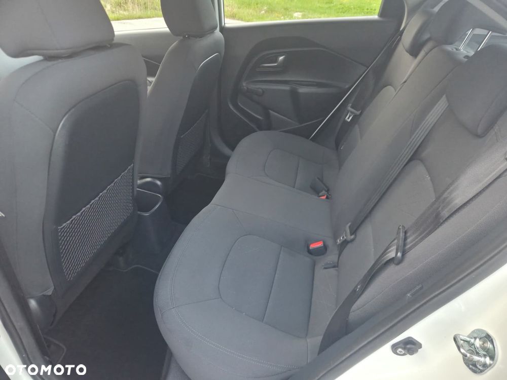Kia Rio 1.2 Attract - 14