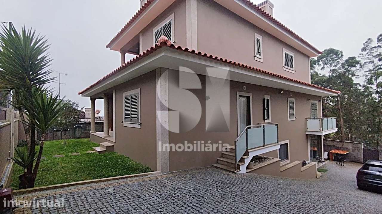 Moradia Moderna T5 + T3 com Piscina e Amplo Jardim - Grande imagem: 2/49