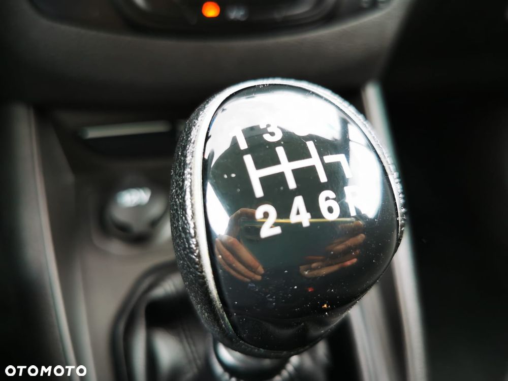 Ford Transit Courier - 16