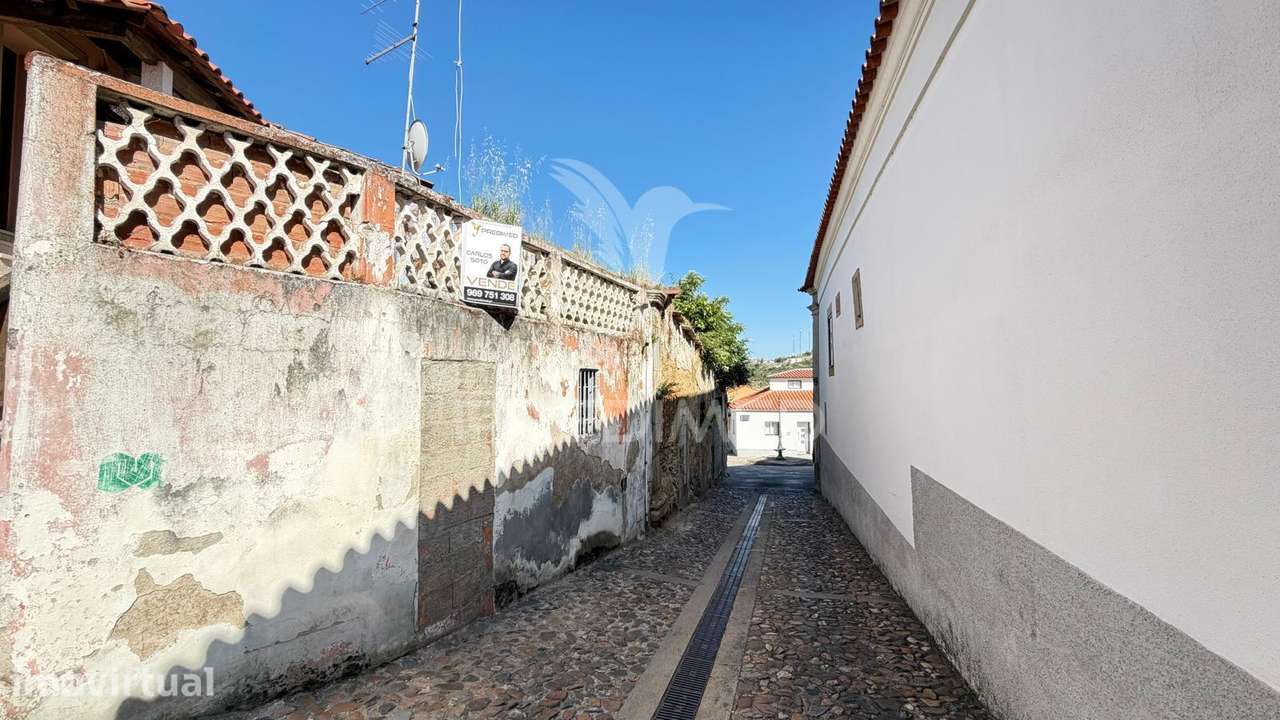 Moradia com terraço, para reabilitação, no centro histórico de Mira... - Grande imagem: 3/14