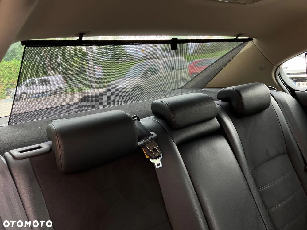 Toyota Avensis 1.8 Premium - 20