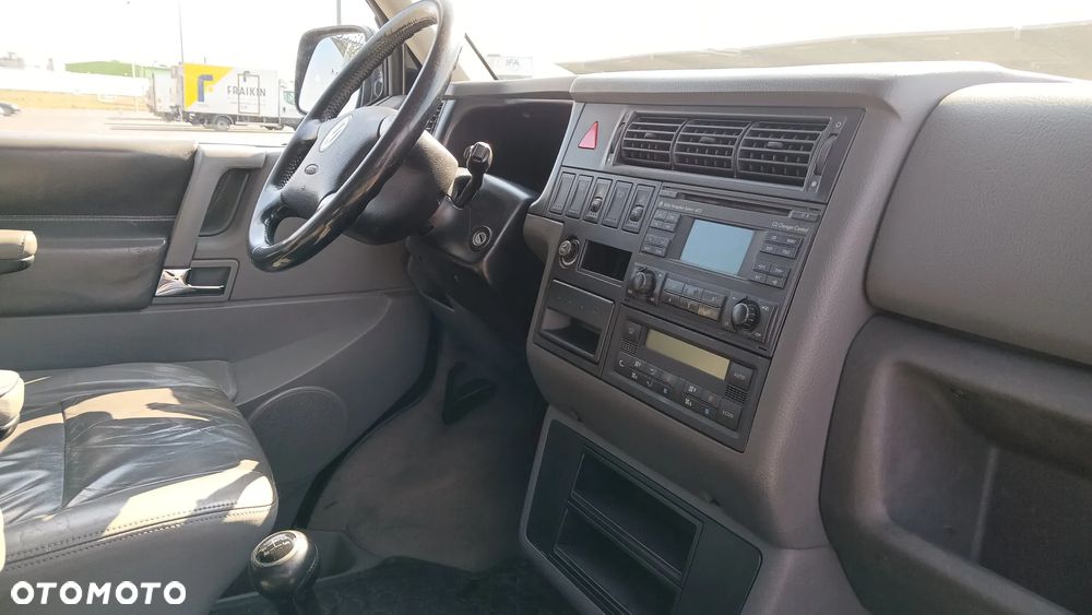 Volkswagen Multivan - 20