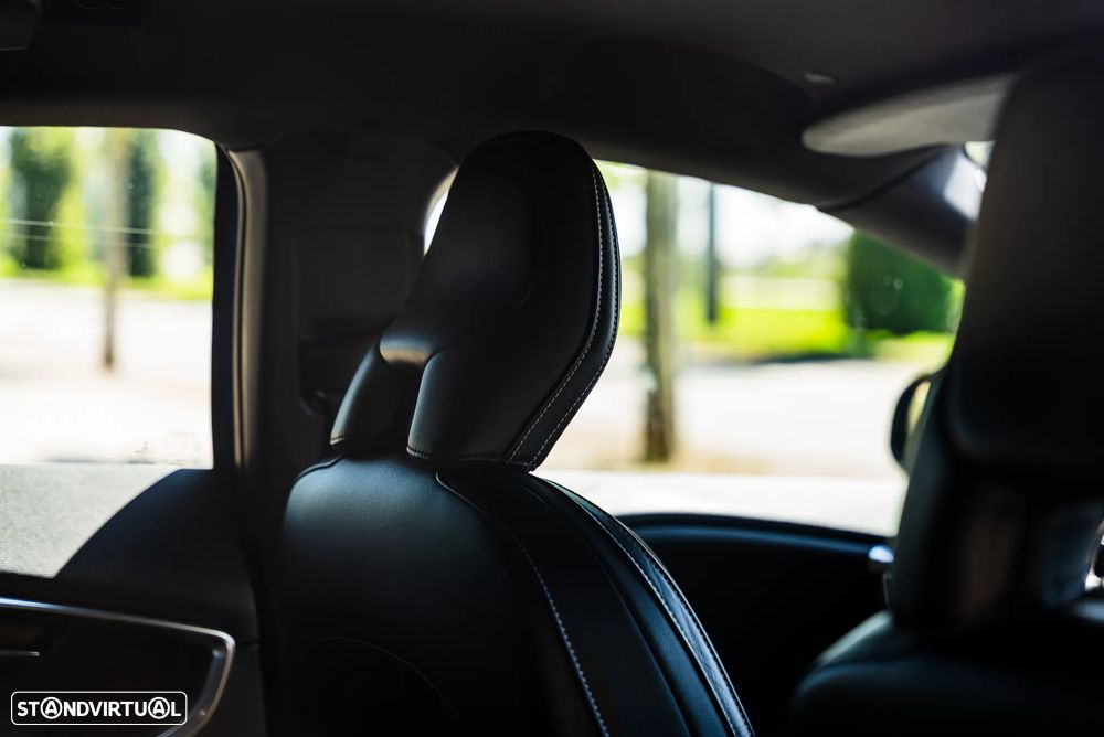 Volvo V40 2.0 D2 R-Design - 30