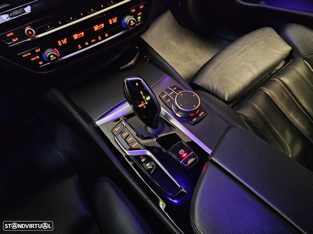 BMW 530 e Pack Desportivo M - 16