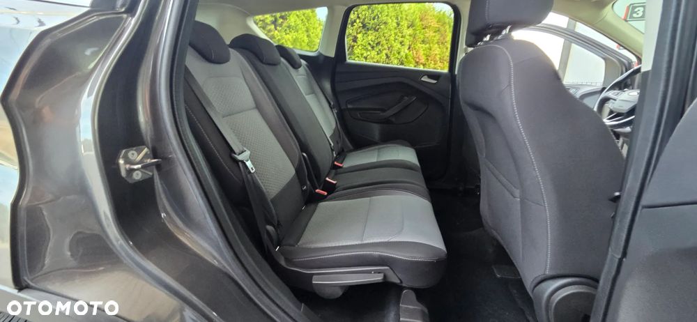 Ford Kuga 1.5 EcoBoost 2x4 Titanium - 32
