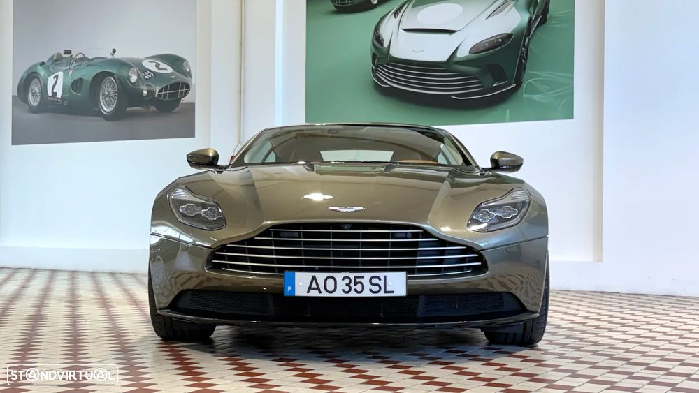 Aston Martin DB11 Coupé - 2