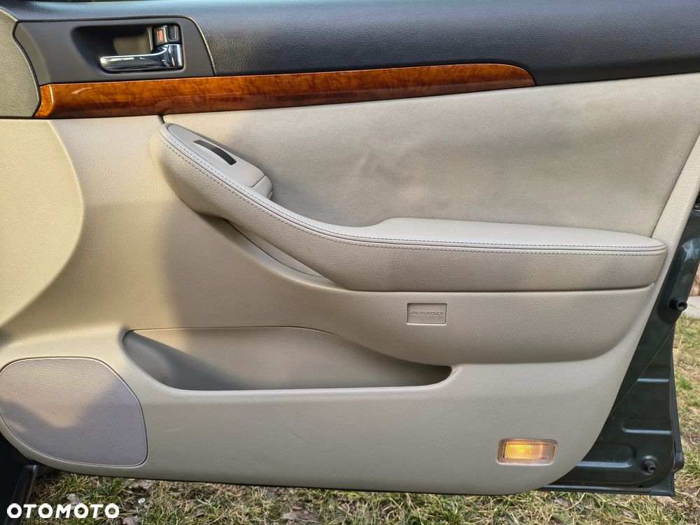 Toyota Avensis 2.0 D-4D Sol - 19