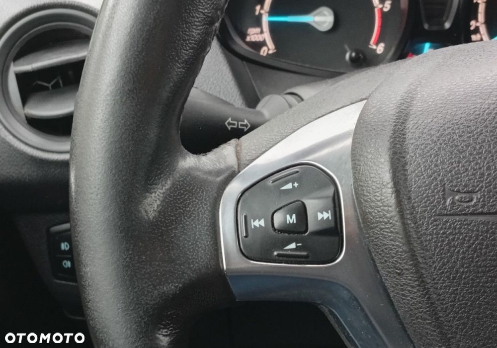 Ford Transit Courier - 28