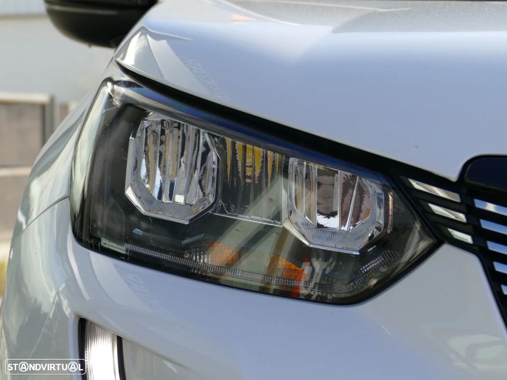 Peugeot 2008 1.2 PureTech Allure EAT8 - 9