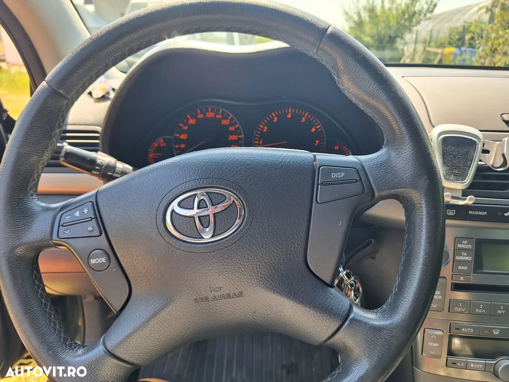 Toyota Avensis 1.6 Sedan Terra - 6