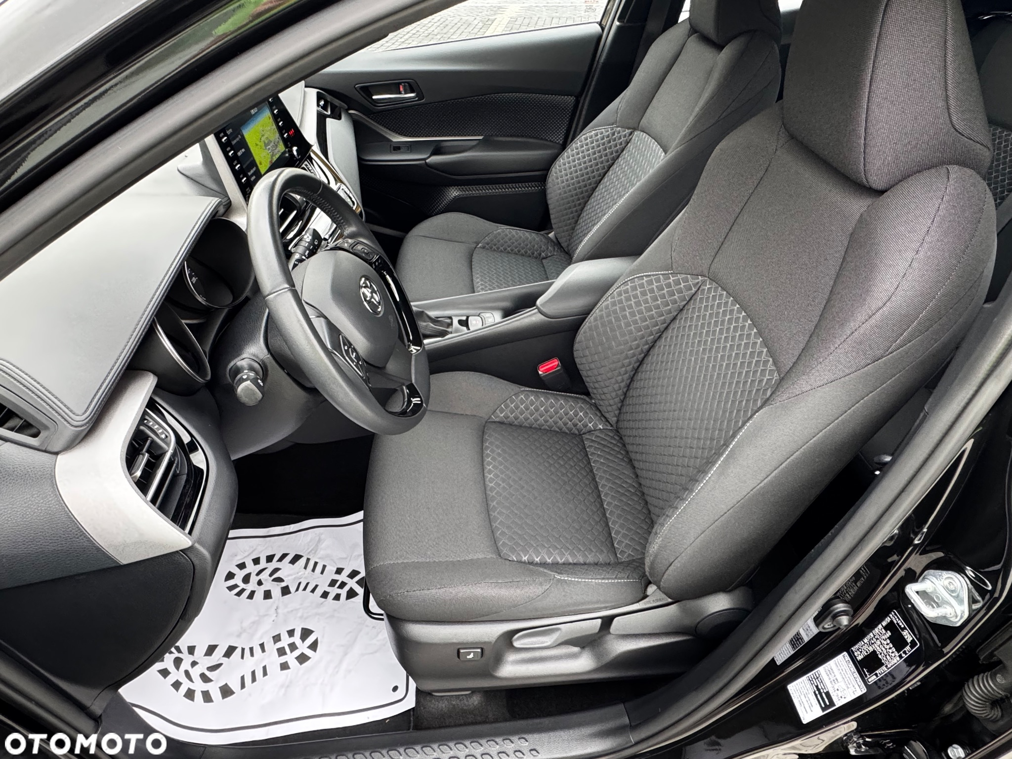 Toyota C-HR Hybrid Style - 8