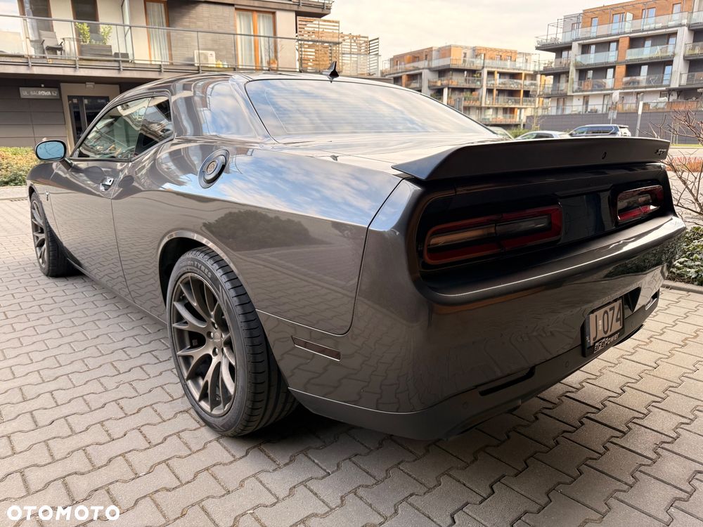Dodge Challenger - 4