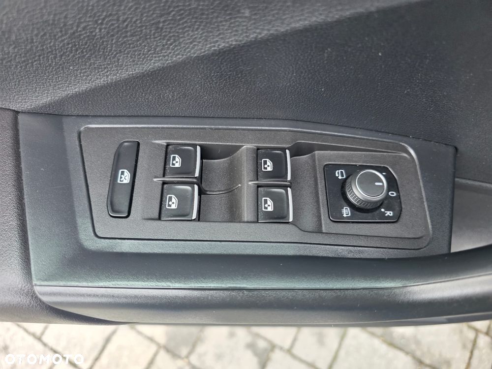 Volkswagen T-Roc - 31