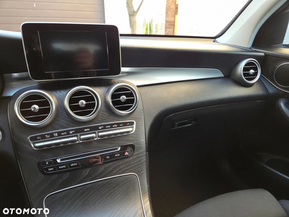 Mercedes-Benz GLC - 33