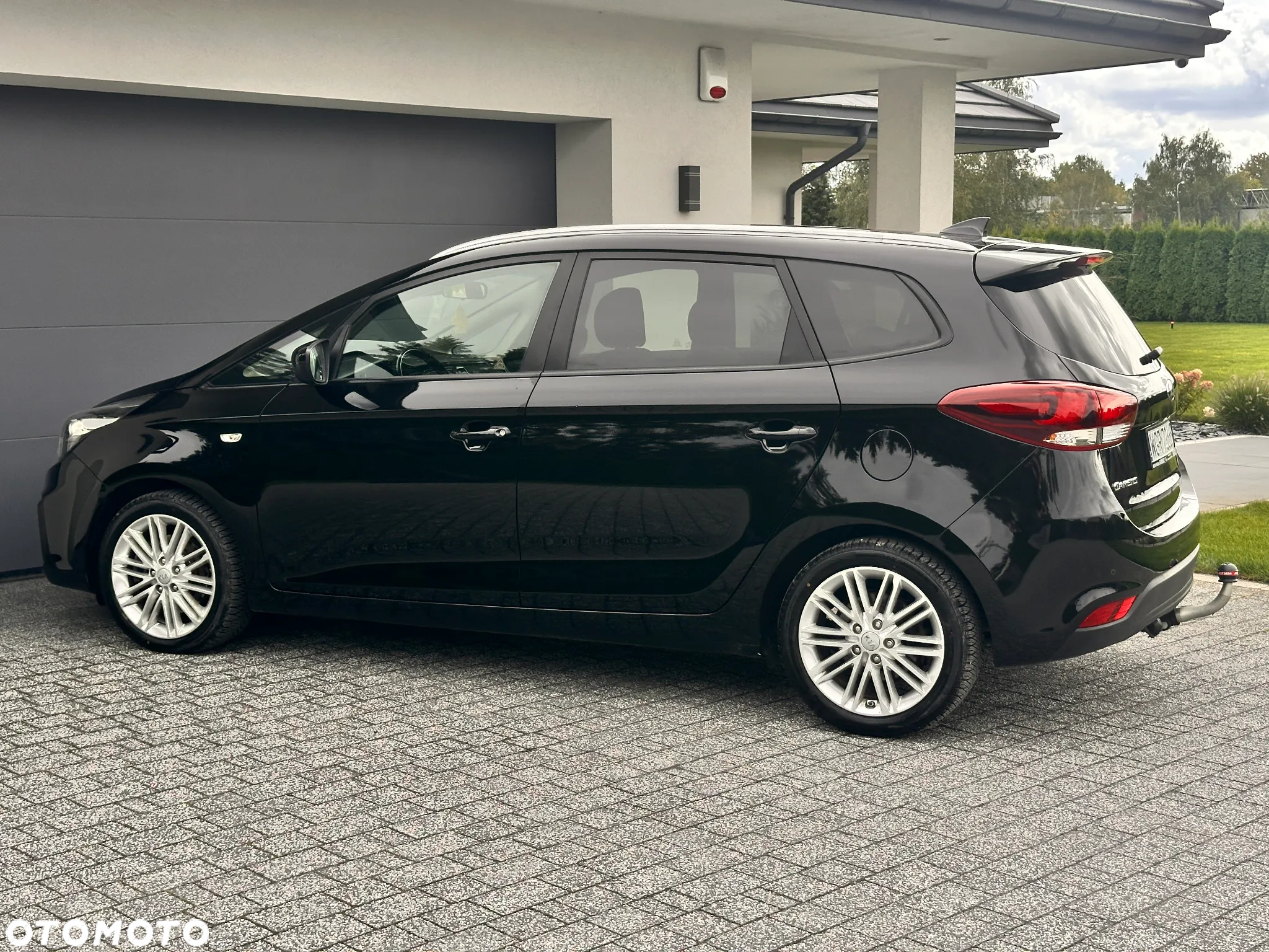 Kia Carens 1.7 CRDi L 7os - 12