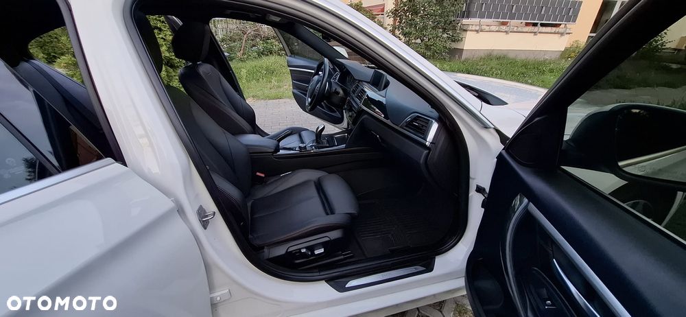 BMW Seria 3 330i Sport Line - 25