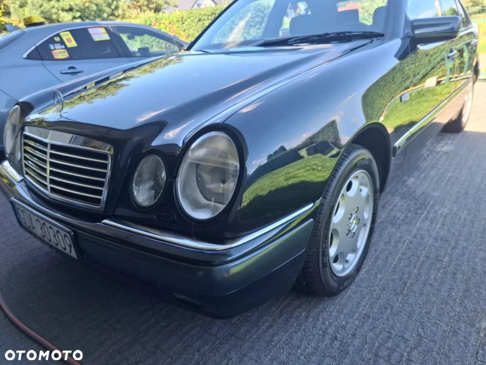 Mercedes-Benz Klasa E 280 4-Matic Elegance - 1