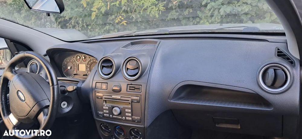Ford Fiesta - 12