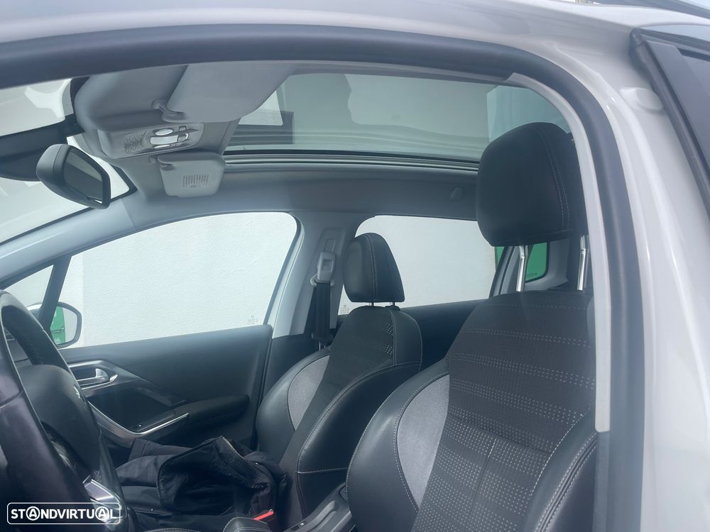 Peugeot 2008 1.2 PureTech Allure - 2