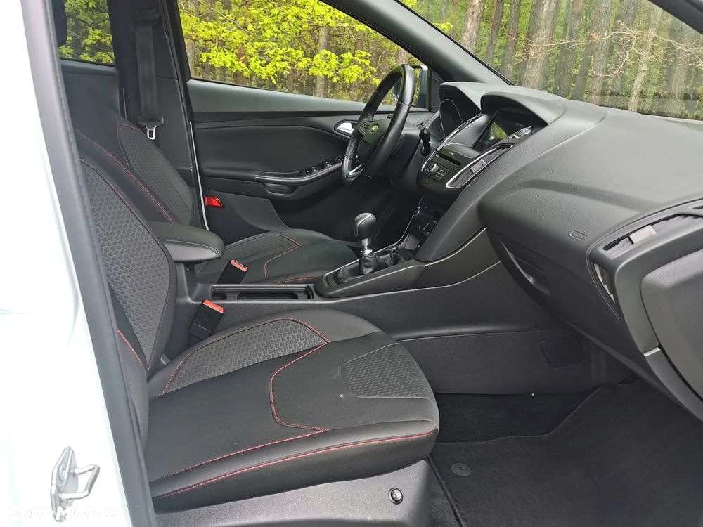 Ford Focus 1.5 EcoBoost STart-Stopp-System ST-LINE - 29