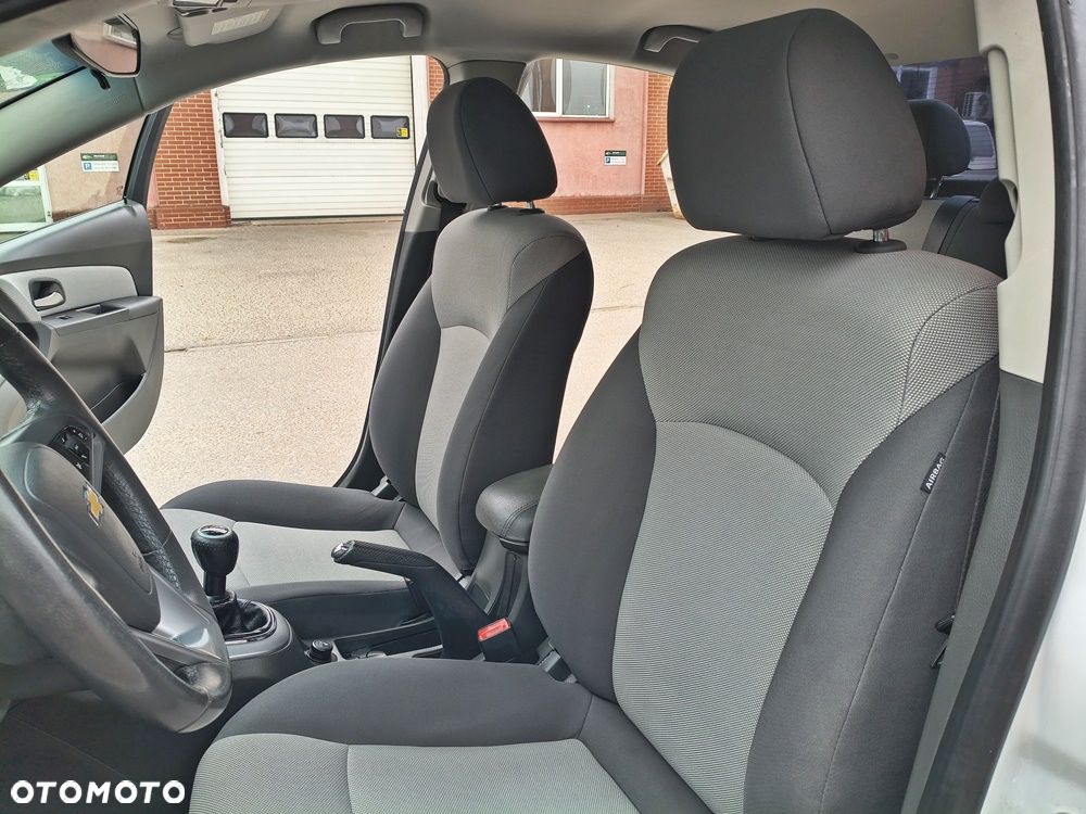 Chevrolet Cruze 2.0 LS - 19