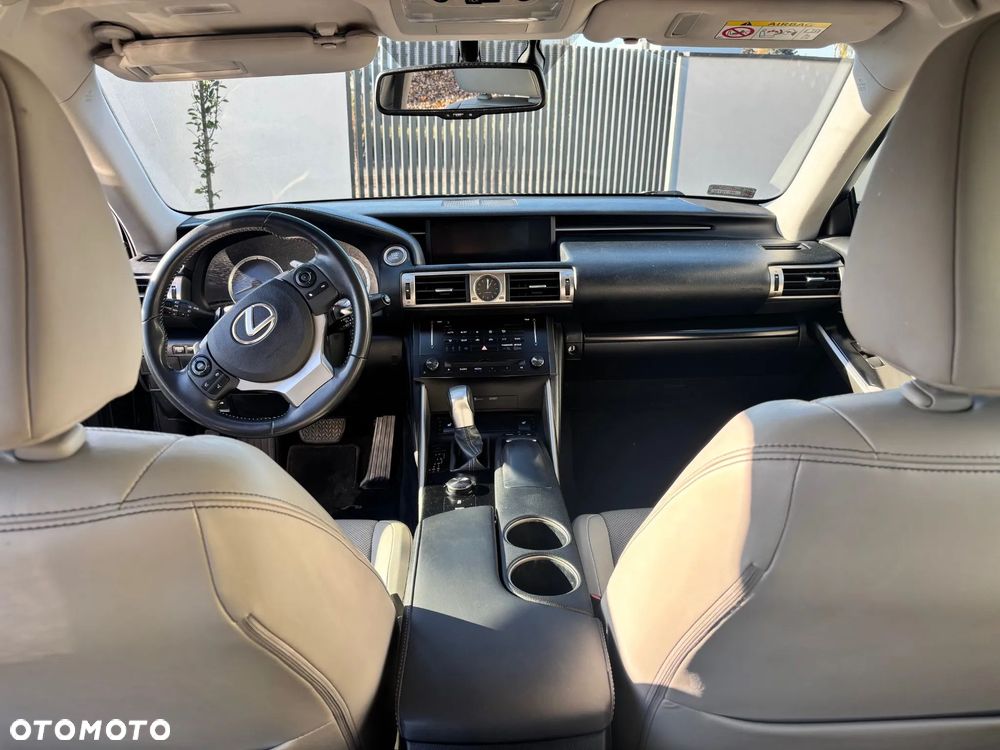 Lexus IS - 11
