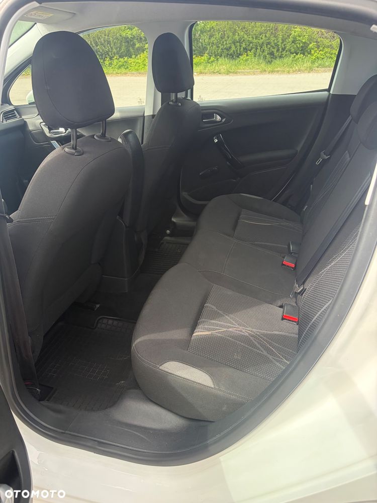 Peugeot 208 - 9