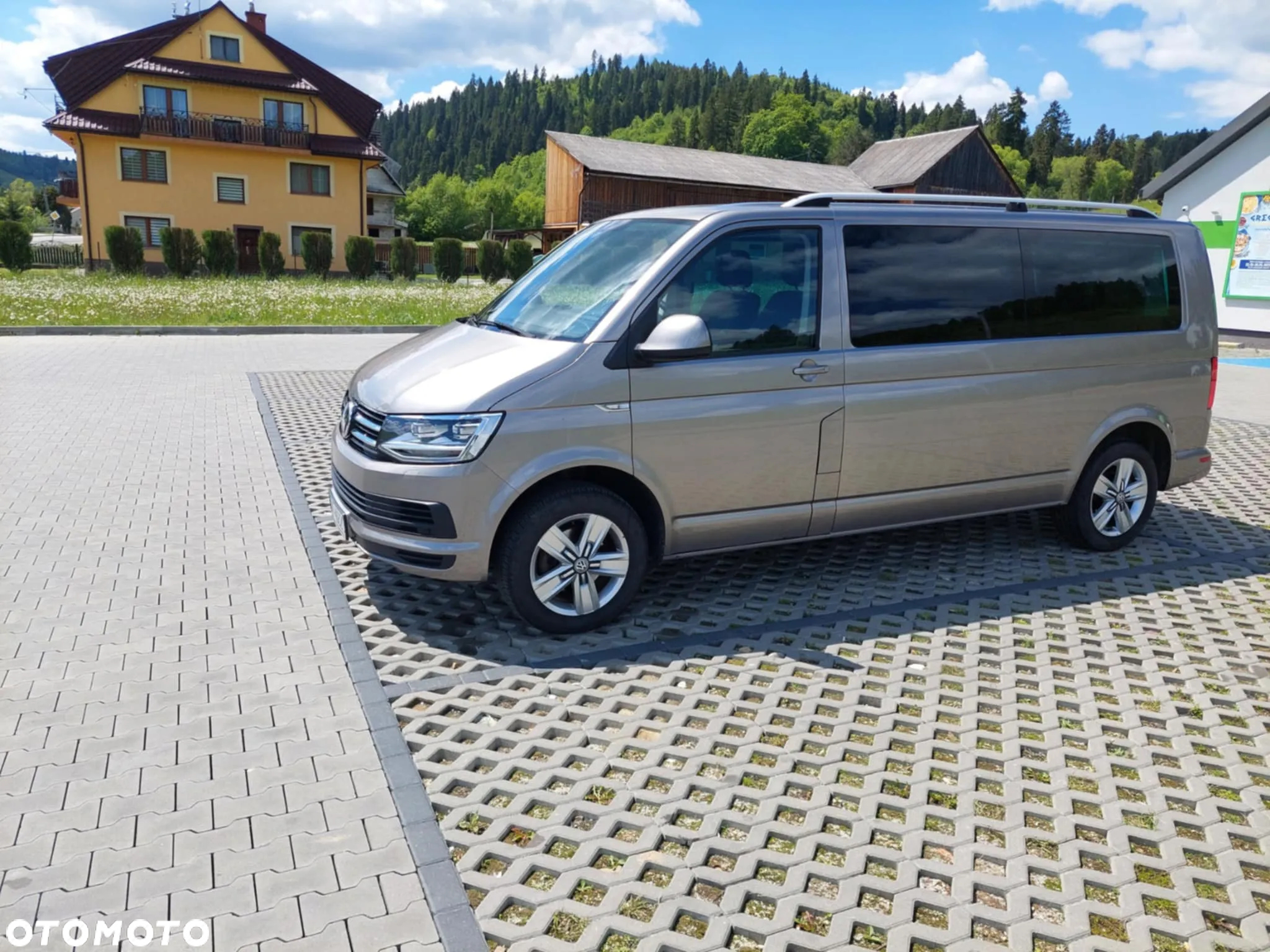 Volkswagen Caravelle 2.0 TDI L2 Comfortline 4Motion - 11