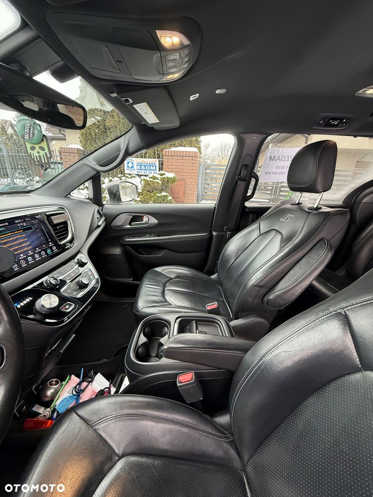 Chrysler Pacifica - 10