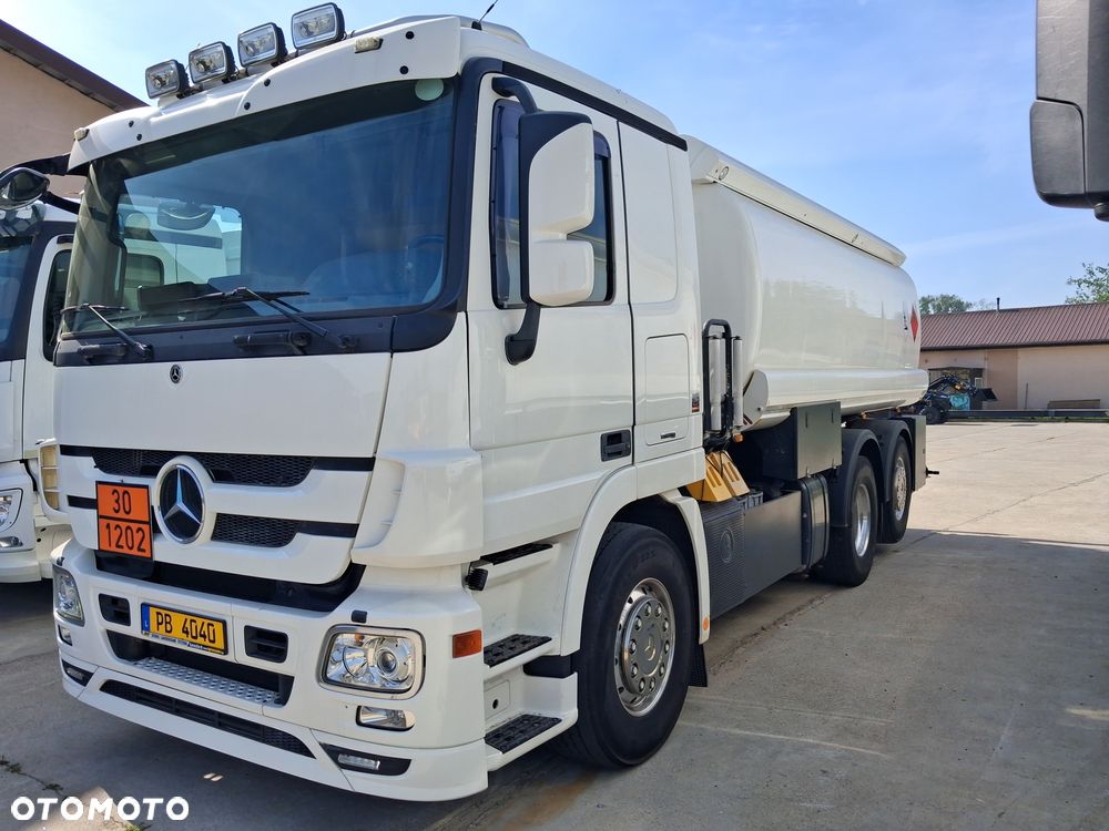 Mercedes-Benz 2548 - 26