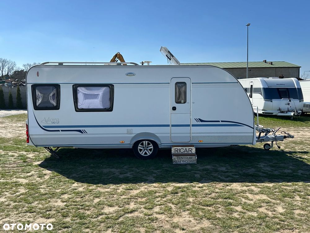 Adria ADORA 542 UT z napędem, nową markizą i dużą łazienką. - 7