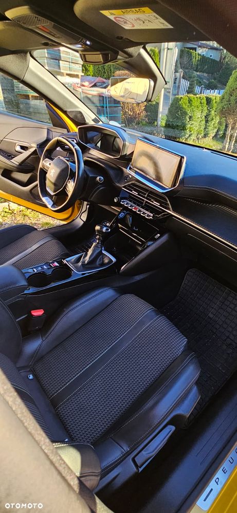 Peugeot 208 - 5