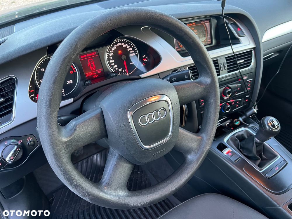 Audi A4 Limousine - 4