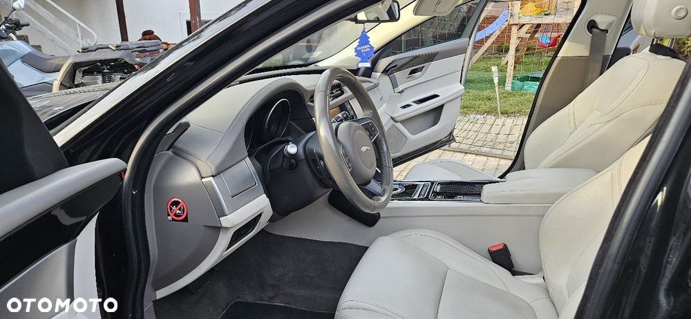 Jaguar XF 3.0 V6 Prestige - 26
