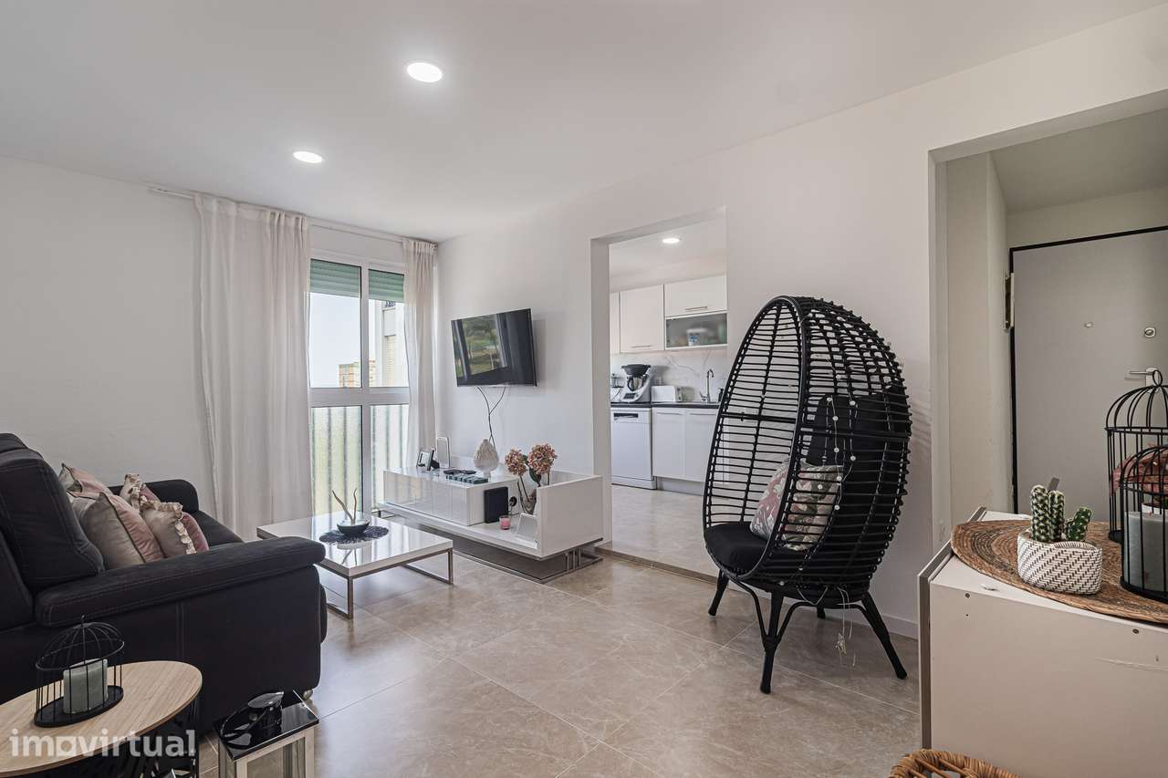 Apartamento T2 + 1 totalmente remodelado, Corroios prédio com elevador - Grande imagem: 2/34
