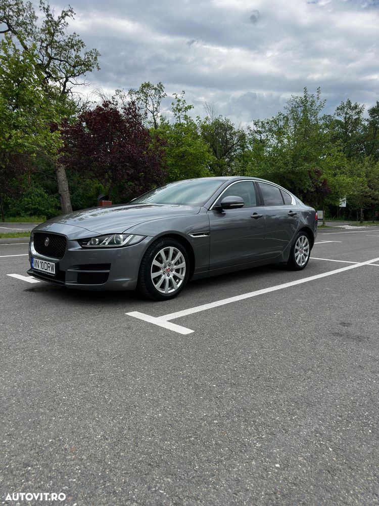 Jaguar XE - 4